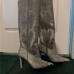 Giani Bernini Silver Heeled Boots with Stiletto Design